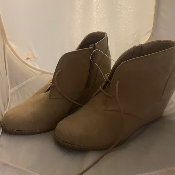 Universal Thread Shoes - Women’s Size 10W Brown Suede Wedged Booties NEW
